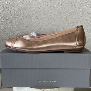 NIB Vionic Rose Gold Carole Metallic Shoes Size 6.5